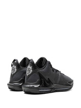 Nike LeBron "Witness 7"